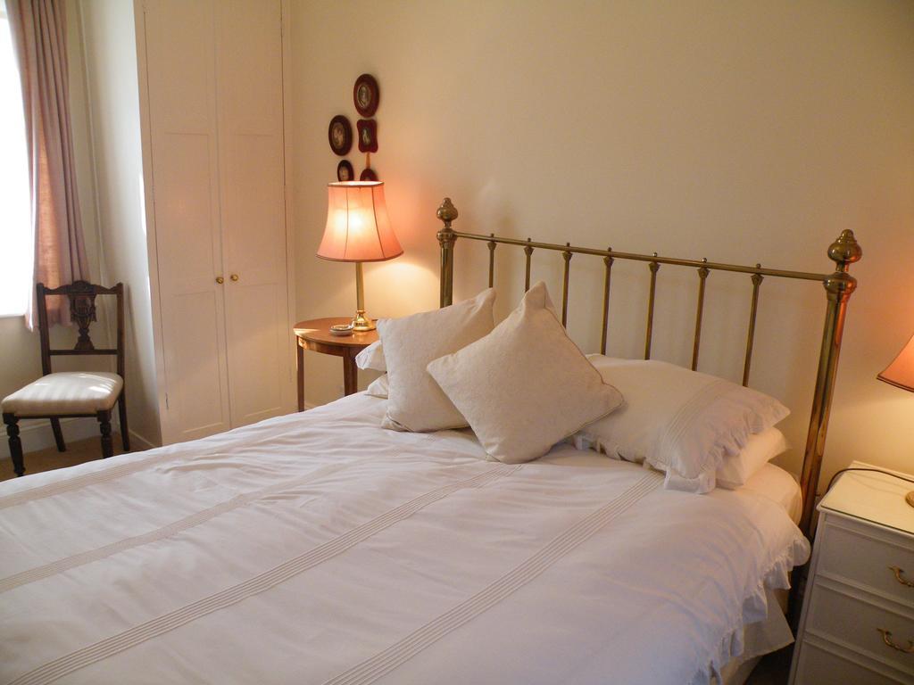 Bed and Breakfast Broadlands Gate Брокенгерст Номер фото