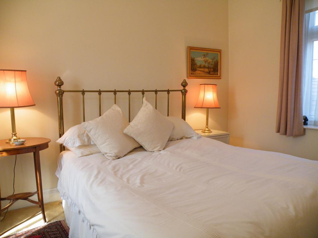 Bed and Breakfast Broadlands Gate Брокенгерст Номер фото